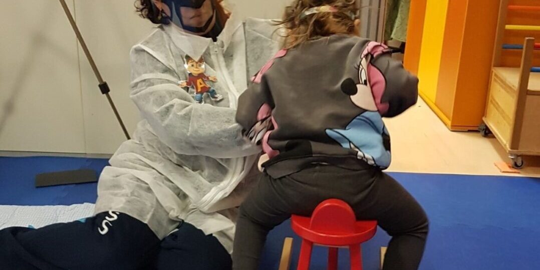 Un momento dei programmi di intervento precoce nel laboratorio multisensoriale CABSS Onlus