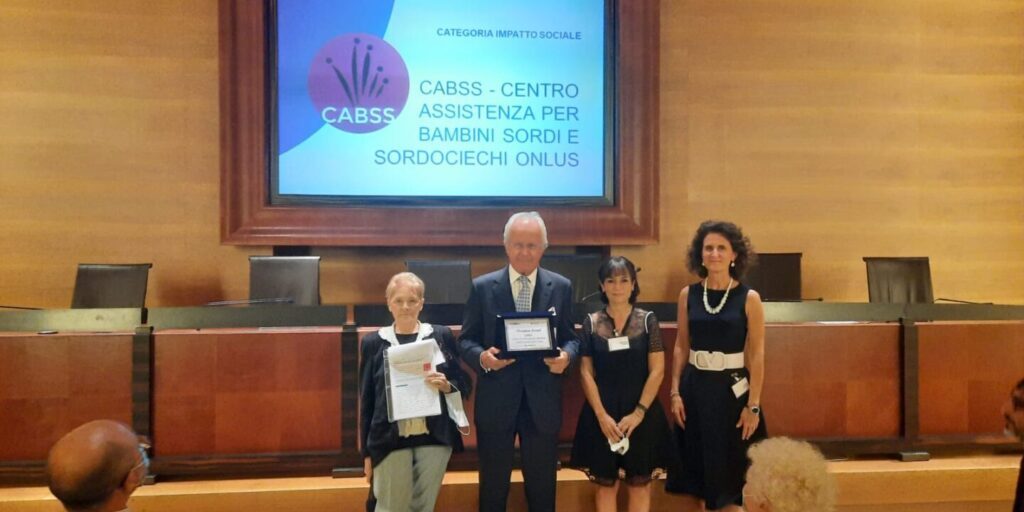 CABSS Onlus_Il Presidente R. Wirth e la Direttrice S. Fadda ricevono il Vivisalute Award per CABSS Il Presidente Roberto Wirth e la Direttrice Stefania Fadda ricevono il Vivisalute Award per CABSS Onlus