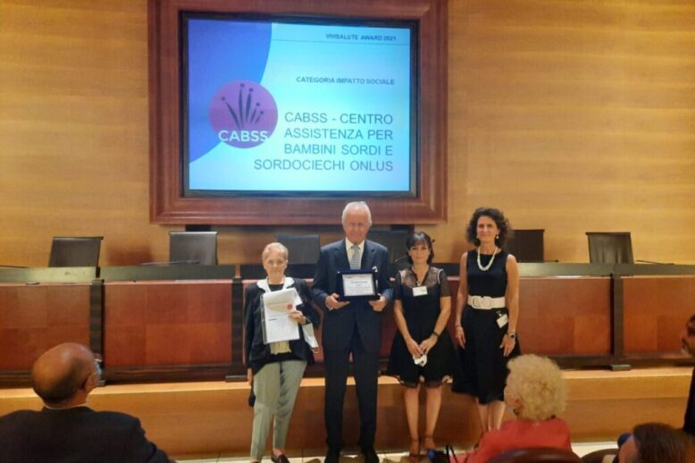 CABSS Onlus_Il Presidente R. Wirth e la Direttrice S. Fadda ricevono il Vivisalute Award per CABSS Il Presidente Roberto Wirth e la Direttrice Stefania Fadda ricevono il Vivisalute Award per CABSS Onlus
